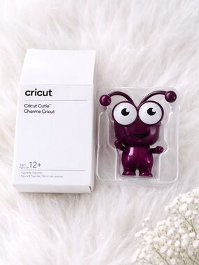 Cricut NEW IN BOX Charme Cutie in Merlot